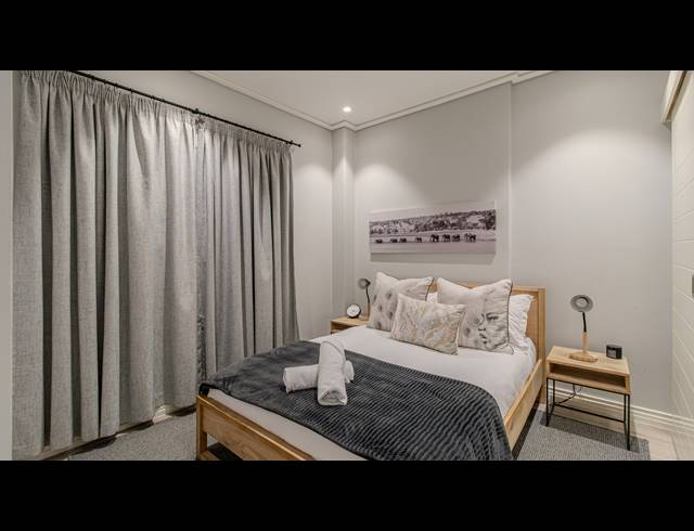 1 BEDROOM APARTMENT FOR SALE IN CAPE TOWN CITY CENTRE